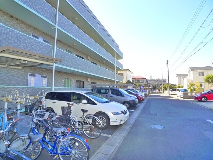 物件外観写真5　(駐車場)