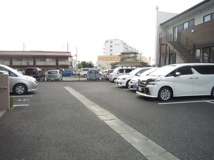 物件外観写真4　(駐車場)