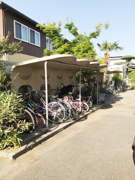 物件外観写真3　(駐輪場)