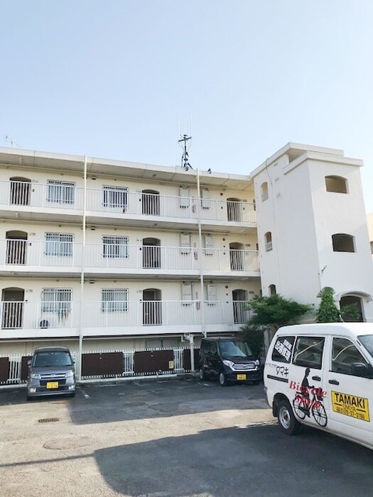 物件外観写真4　(駐車場)