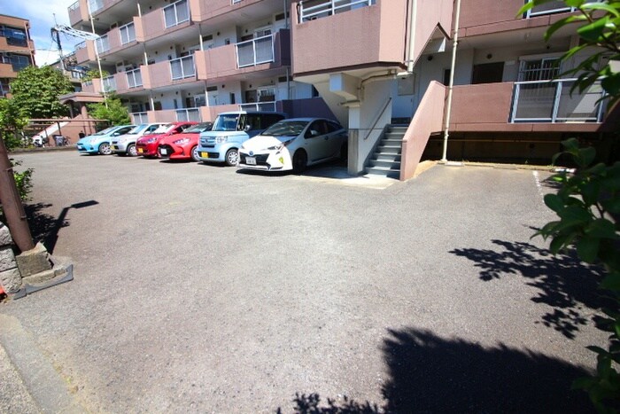 物件外観写真4　(駐車場)