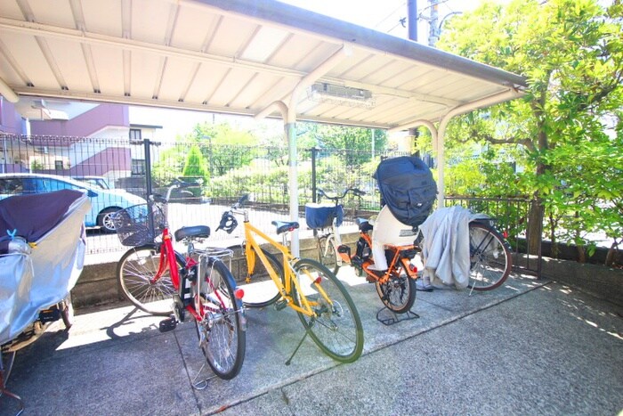 物件外観写真5　(駐輪場)