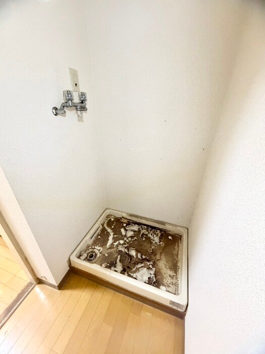 物件内観写真13　(洗濯機置場)