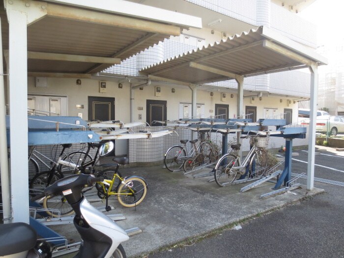 物件外観写真2　(駐輪場)