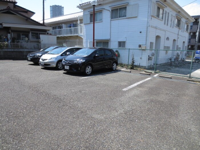 物件外観写真3　(駐車場)