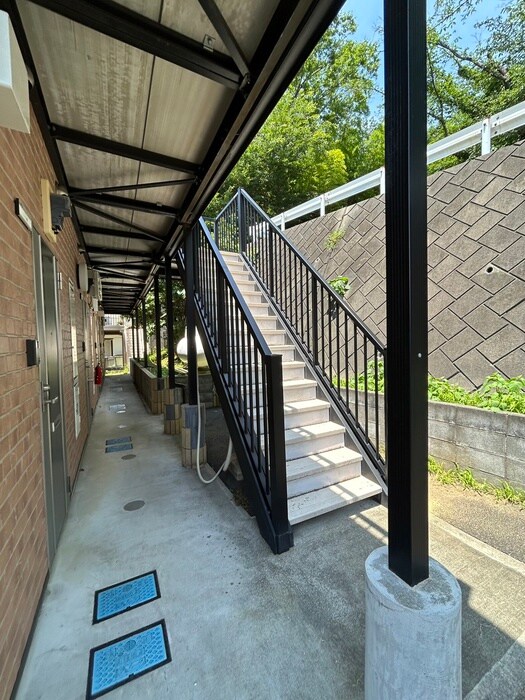 物件外観写真3　(エントランス部分)