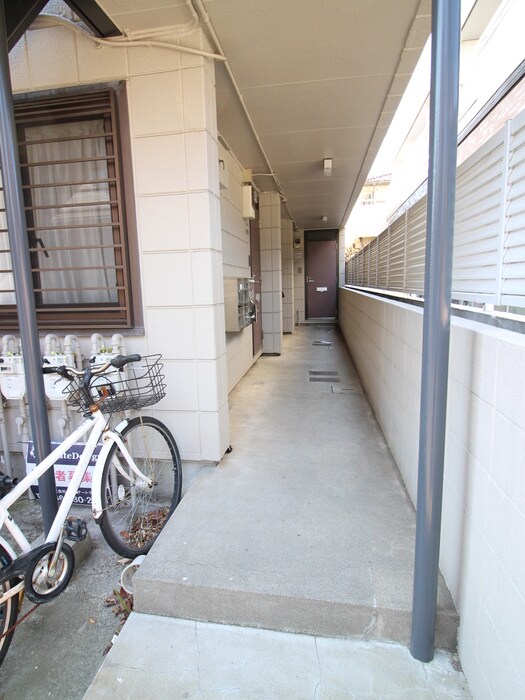 物件外観写真3　(エントランス部分)