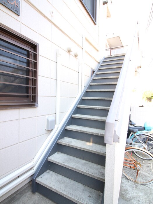 物件外観写真4　(エントランス部分)