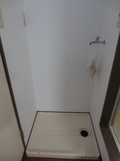 物件内観写真10　(洗濯機置場)