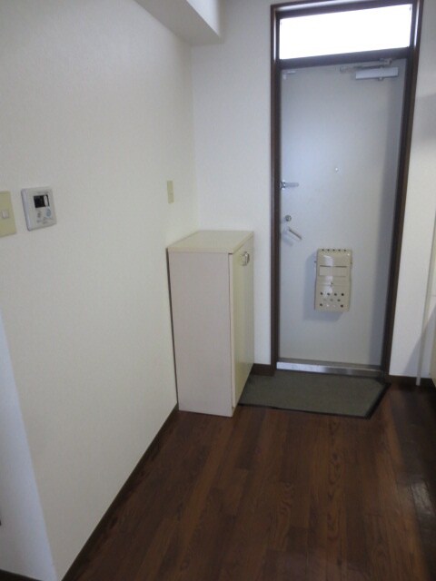 物件内観写真12　(玄関)