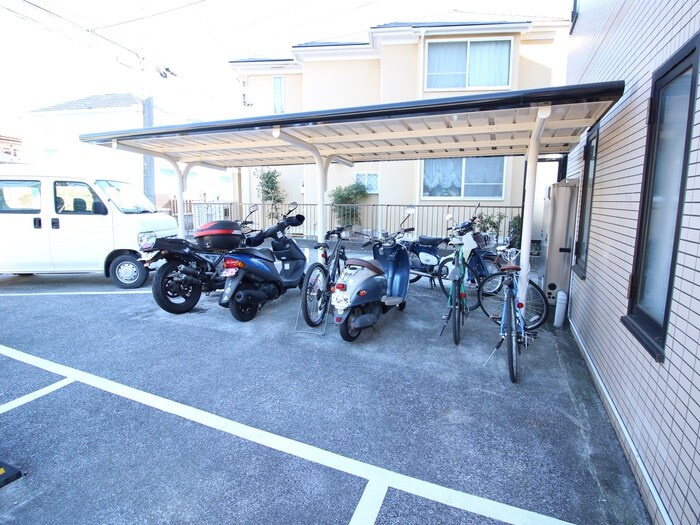 物件外観写真2　(駐輪場)