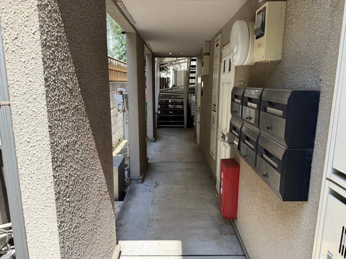 物件外観写真4　(エントランス部分)