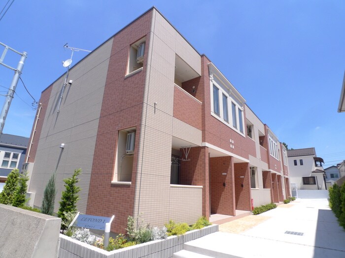 物件外観写真4　(エントランス部分)