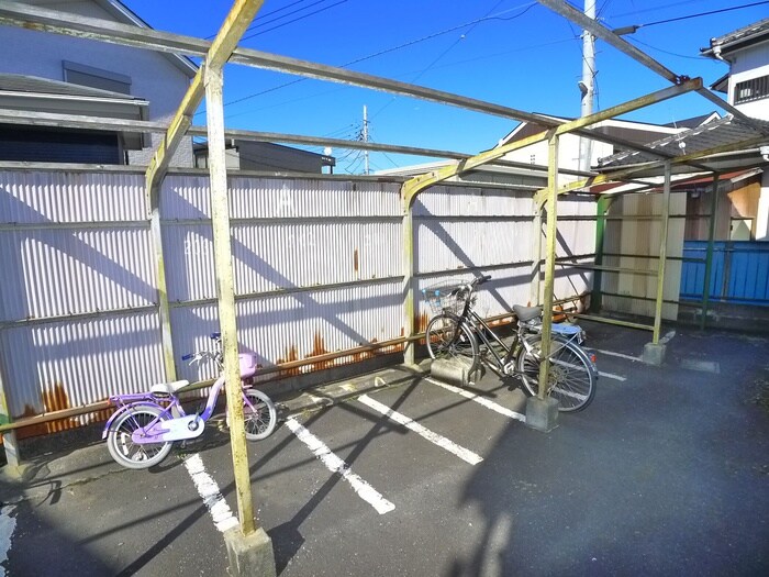 物件外観写真6　(駐輪場)