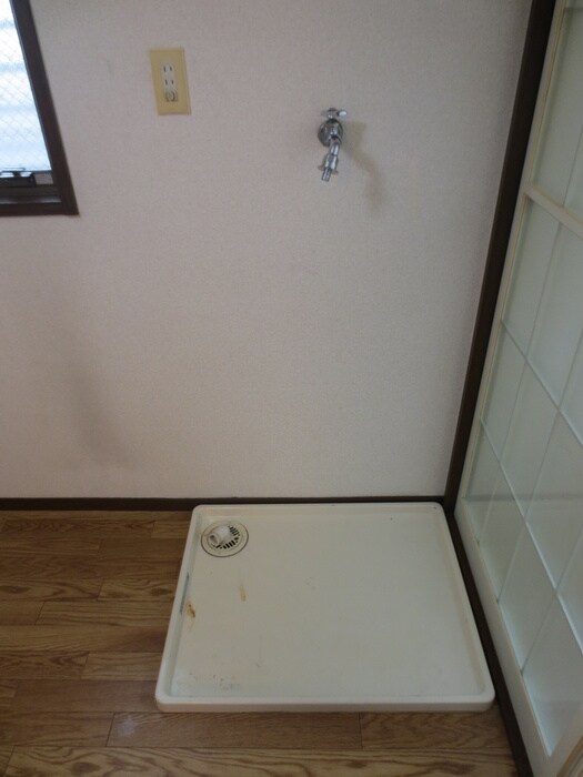 物件内観写真12　(洗濯機置場)