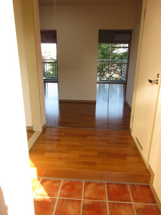 物件内観写真17　(玄関)