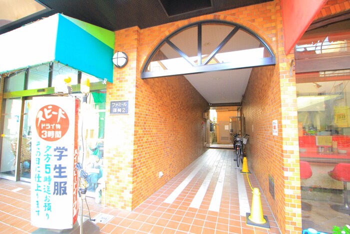 物件外観写真3　(エントランス部分)