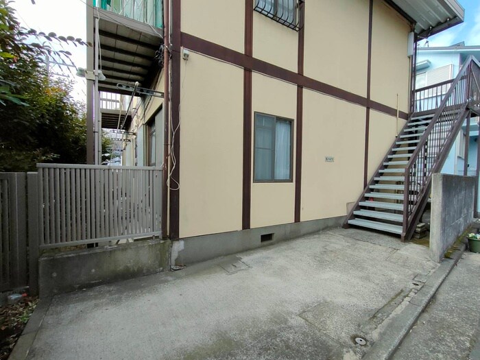 物件外観写真3　(エントランス部分)