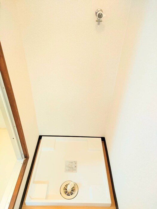 物件内観写真16　(洗濯機置場)