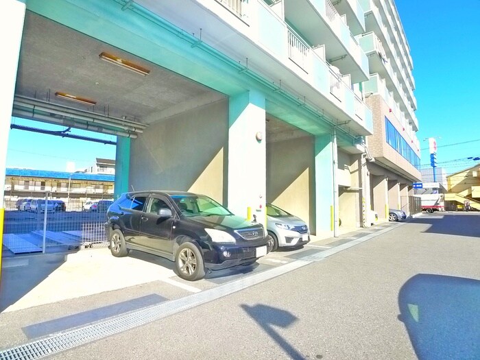 物件外観写真5　(駐車場)