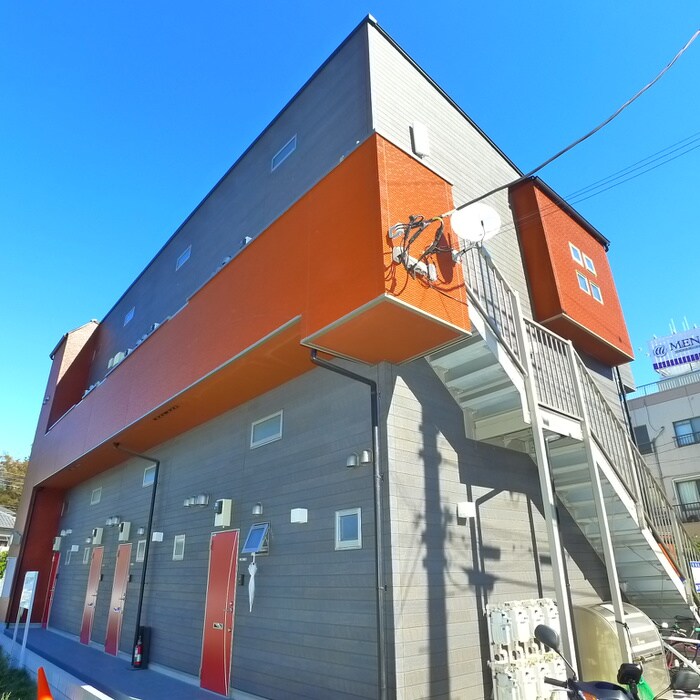 物件外観写真3　(エントランス部分)