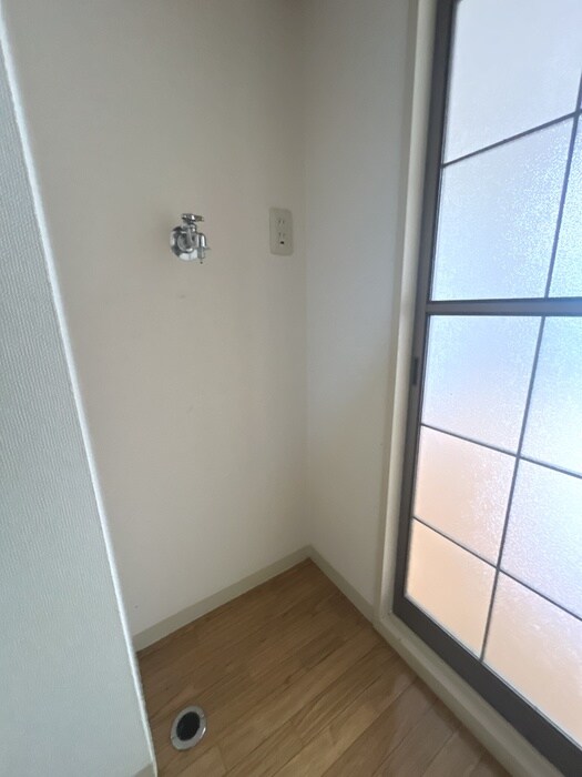 物件内観写真16　(洗濯機置場)