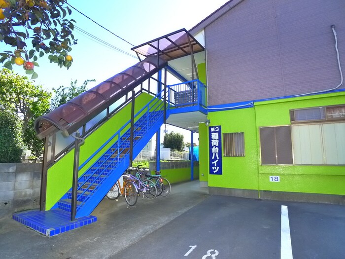 物件外観写真2　(エントランス部分)