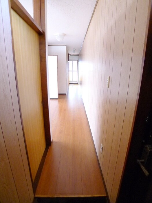 物件内観写真12　(玄関)