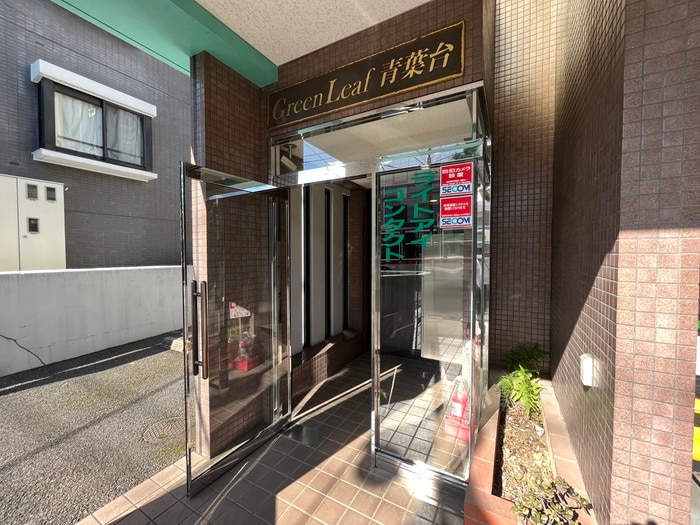 物件外観写真6　(エントランス部分)