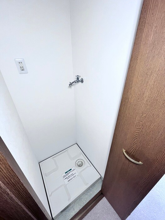 物件内観写真12　(洗濯機置場)