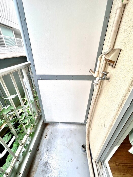 物件内観写真12　(洗濯機置場)