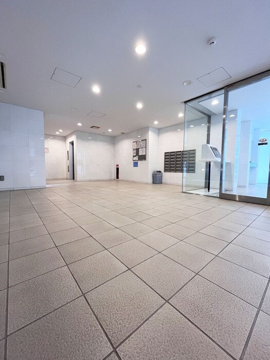 物件外観写真5　(エントランス部分)