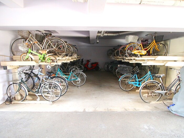 物件外観写真5　(駐輪場)