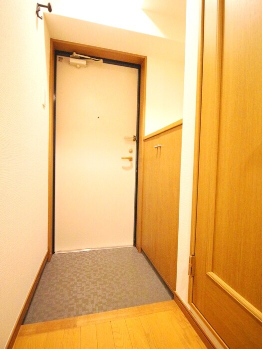 物件内観写真16　(玄関)
