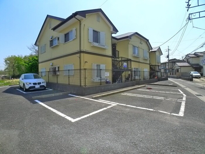 物件外観写真5　(駐車場)