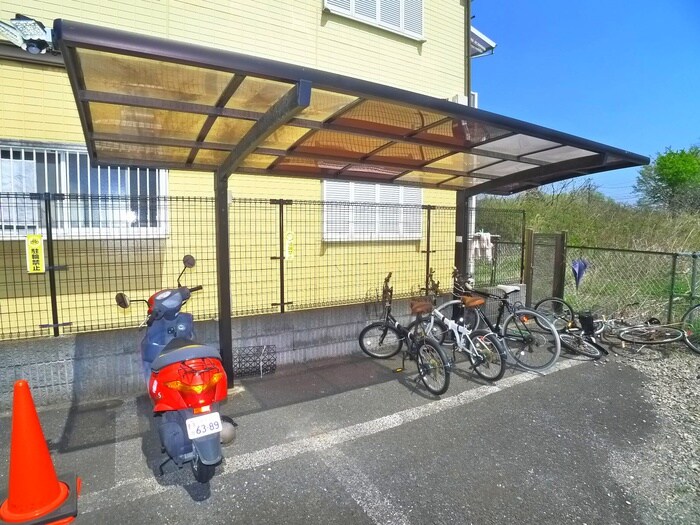 物件外観写真6　(駐輪場)