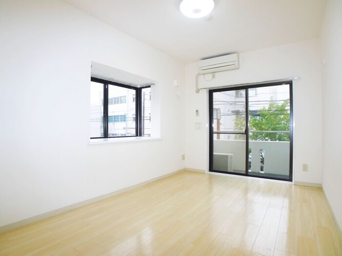 物件内観写真8　(室内からの展望)