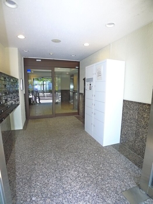 物件外観写真4　(エントランス部分)