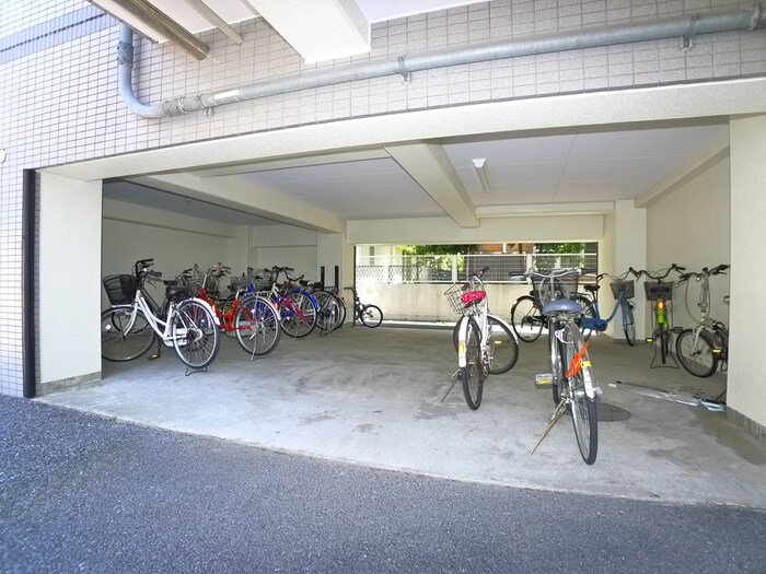 物件外観写真6　(駐輪場)
