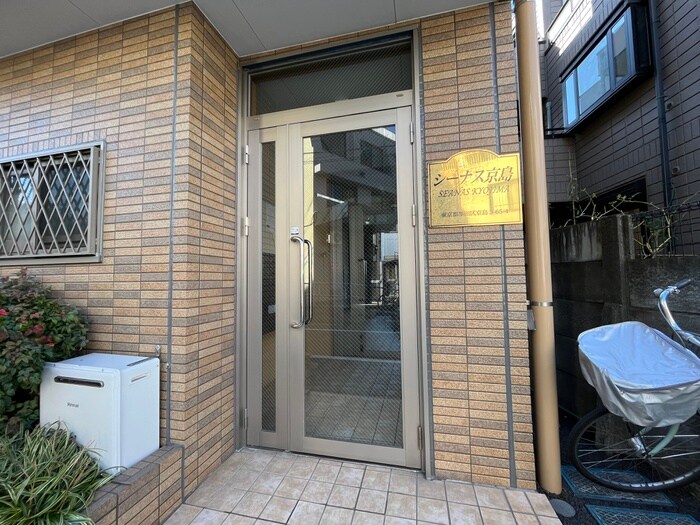 物件外観写真3　(エントランス部分)