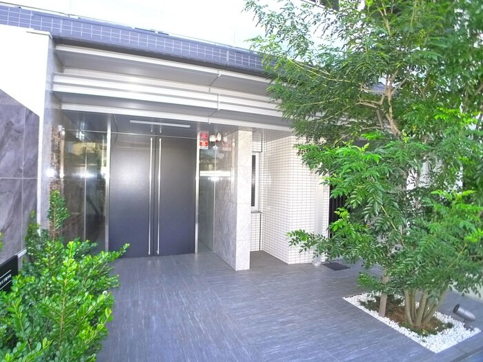 物件外観写真3　(エントランス部分)