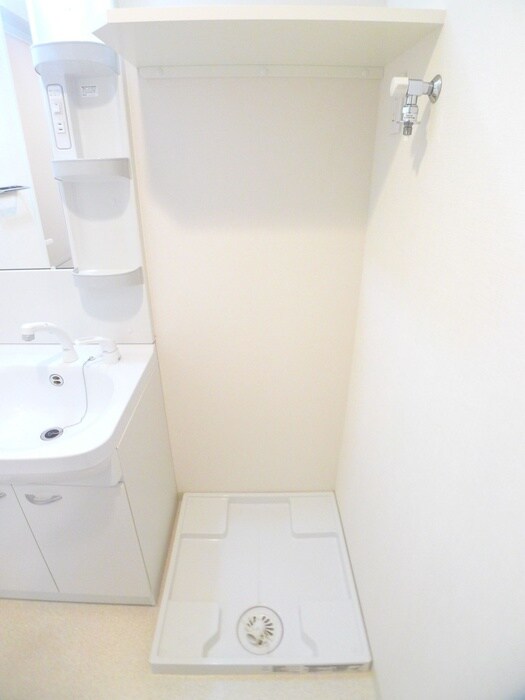 物件内観写真13　(洗濯機置場)