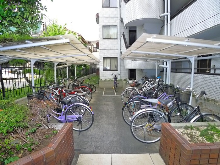 物件外観写真4　(駐輪場)