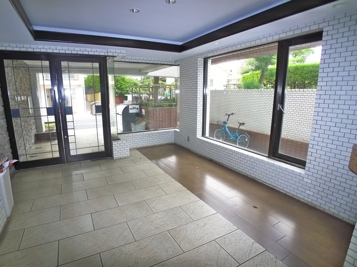 物件外観写真6　(エントランス部分)