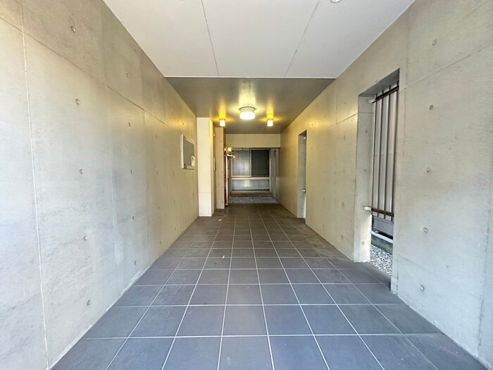 物件外観写真3　(エントランス部分)