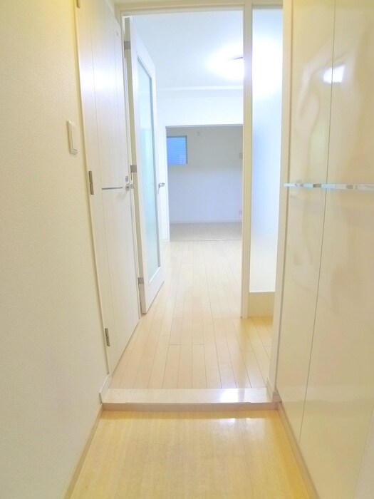 物件内観写真11　(玄関)