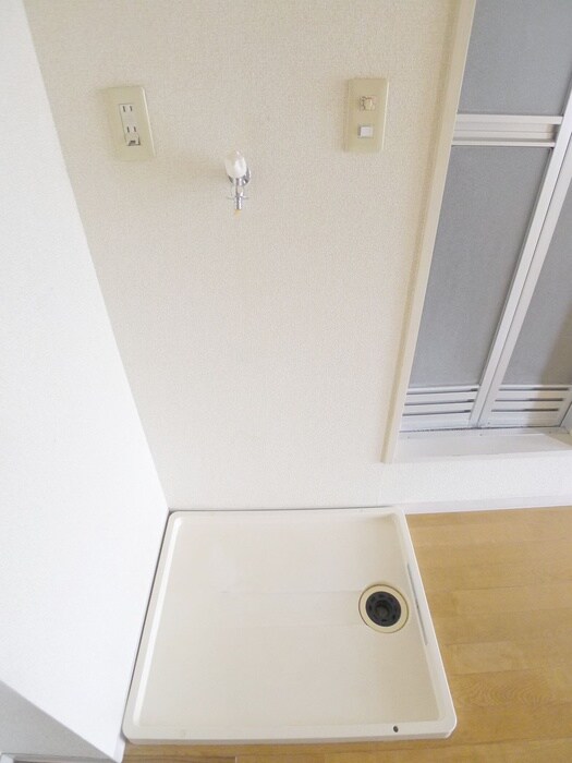 物件内観写真12　(洗濯機置場)