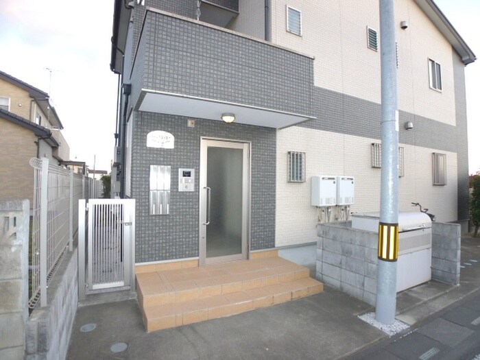 物件外観写真2　(エントランス部分)