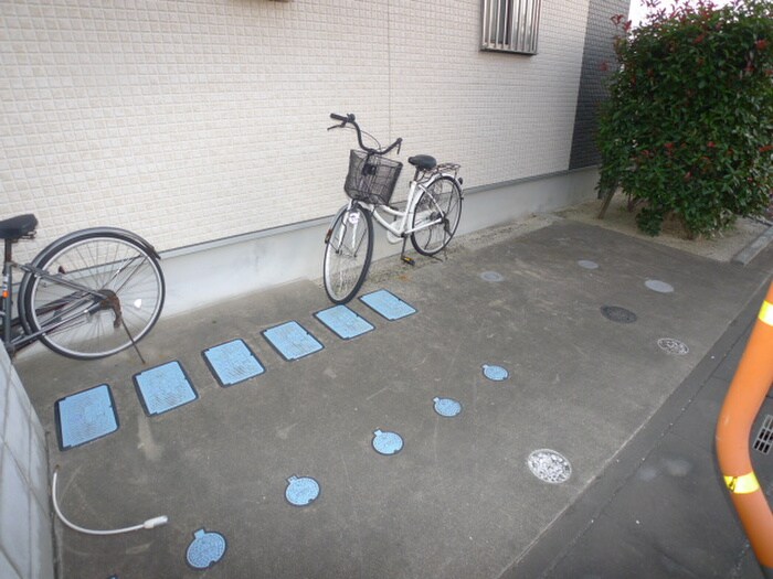 物件外観写真3　(駐輪場)