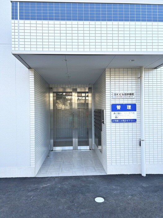 物件外観写真2　(エントランス部分)